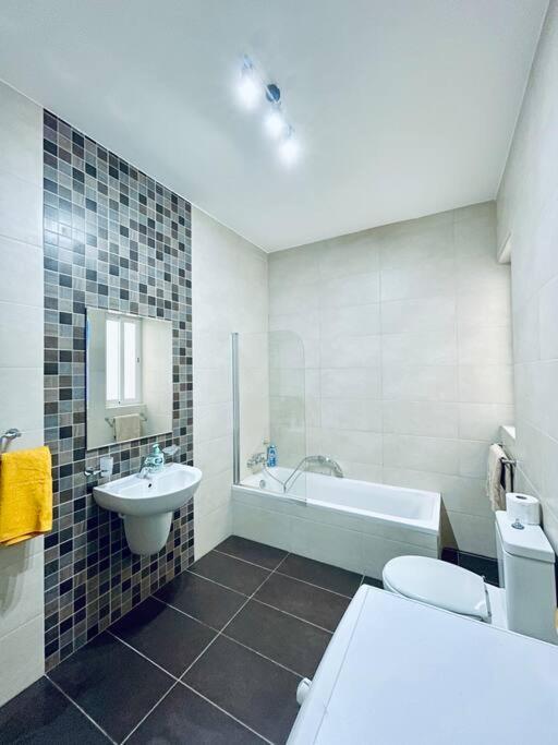 Stylish Modern Central Apartment 4 Paceville Saint Julian's Exterior photo
